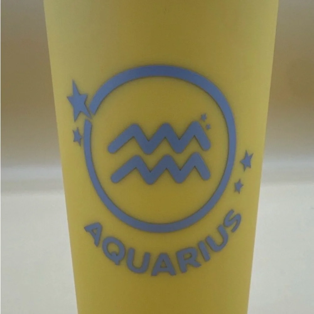 AQUARIUS TUMBLER W/STRAW MODERN EXPRESSIONS 22FL OZ YELLOW NWT